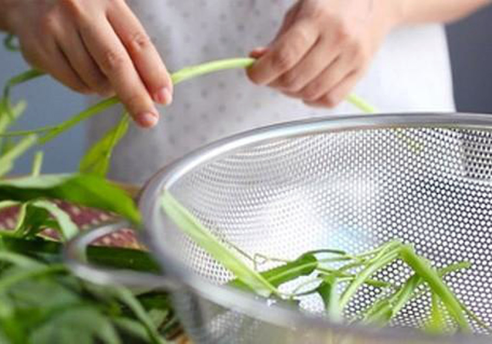 Các bước làm rau muống xào tỏi ngon