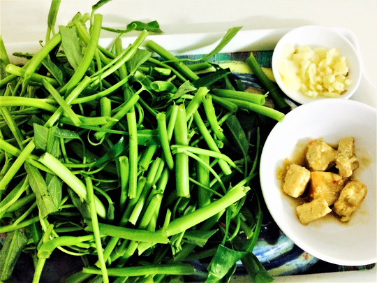 Cách chế biến Rau muống xào chay