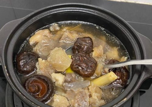 Gân y hầm nấm hương