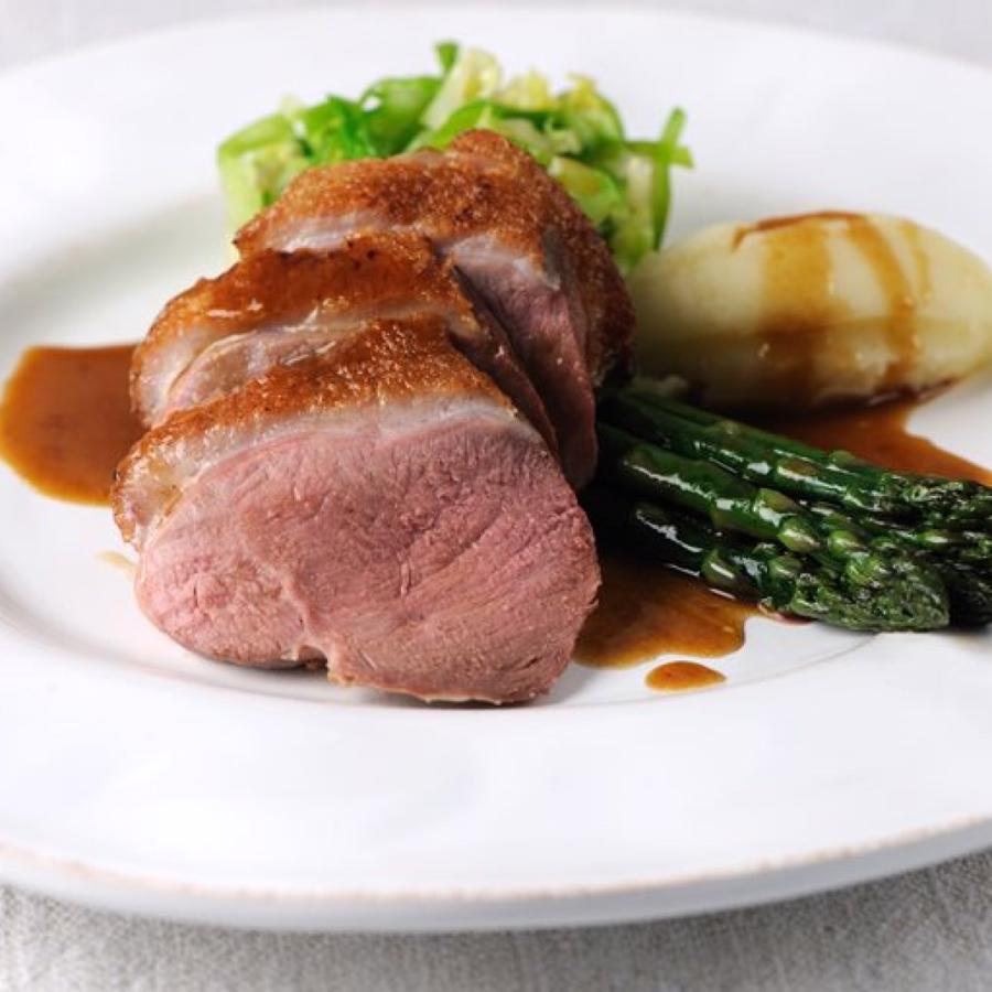 Món ức vịt đút lò kèm rau củ