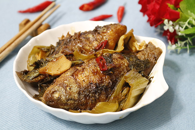 Cá diếc kho dưa