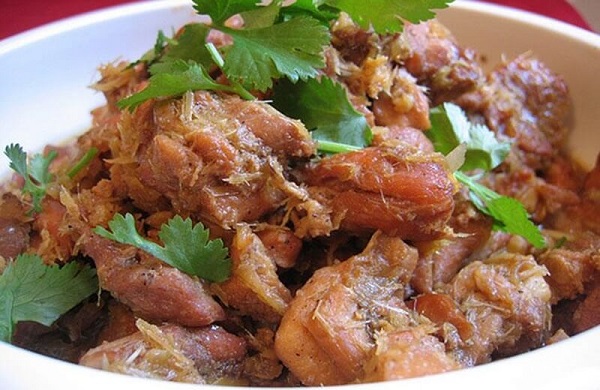 Món Gà Đông tảo nấu giả cầy