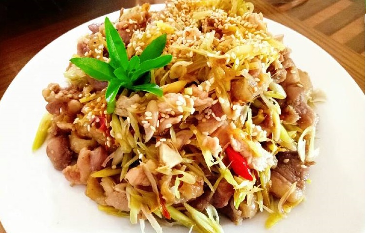 Gà Đông Tảo xào sả ớt