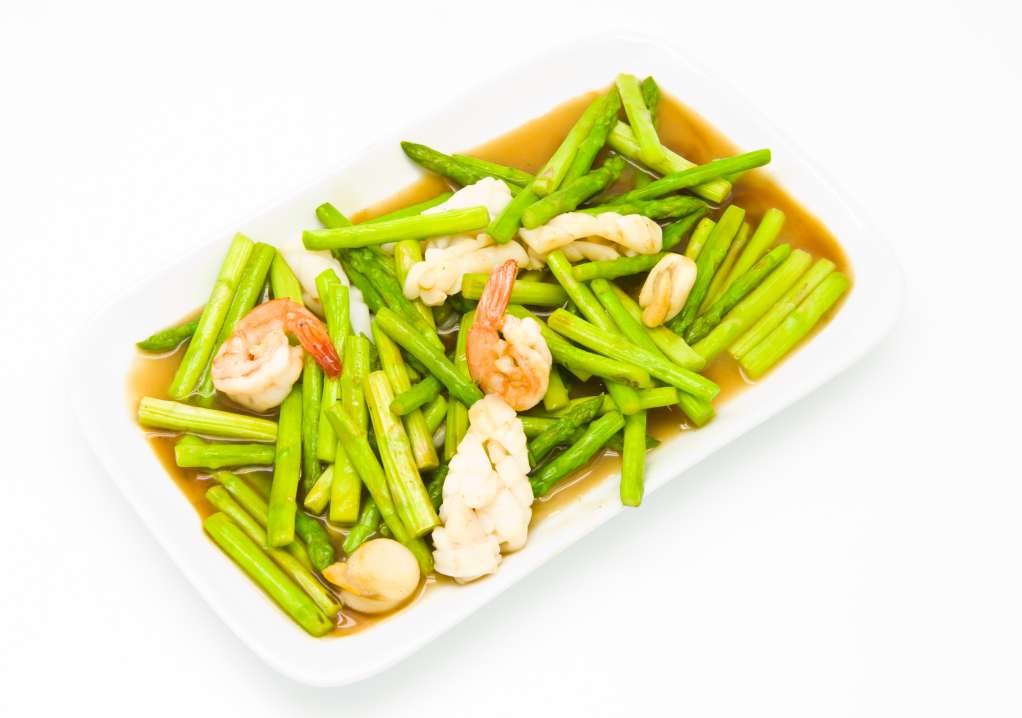 Cách chế biến rau tiến vua xào tôm mực