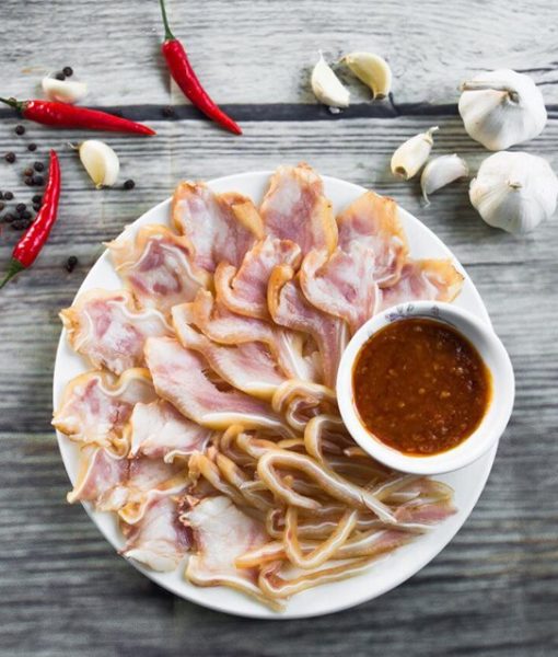 Tai lợn muối xông khói ăn liền 