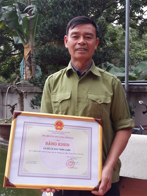 Ông Trần Bá Luận chủ cơ sở Cá Kho Trần Luận