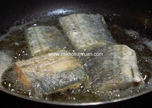 cá chép rán giòn