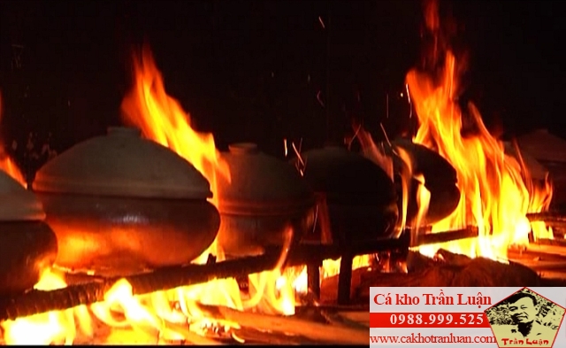 cá kho niêu đất bếp lửa