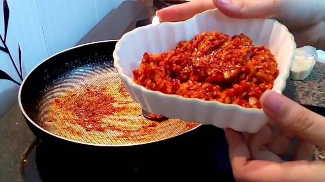 Cách làm tương ớt từ ớt bột chuẩn vị Huế