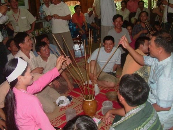 uống rượu cần