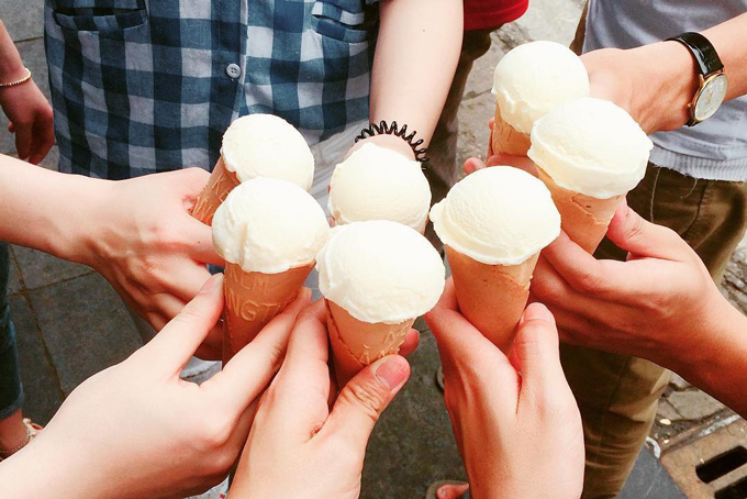 Kem Tràng Tiền 35 ngon thế nào mà ai dạo bờ Hồ cũng phải mua nhỉ?