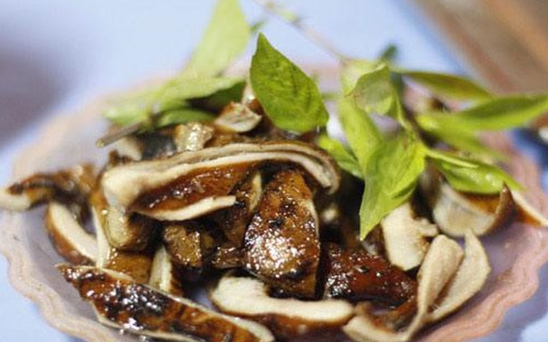 Đến Hà Nội thưởng thức Lòng nướng phố Gầm Cầu