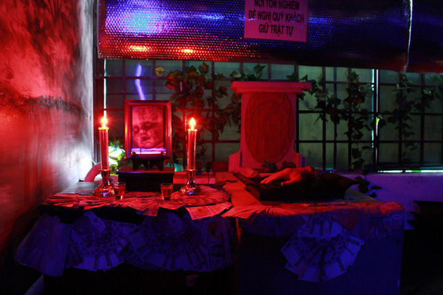 Không gian quán cafe âm phủ ở Sài Gòn