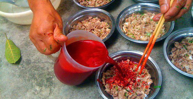 Cách hãm tiết canh ngan