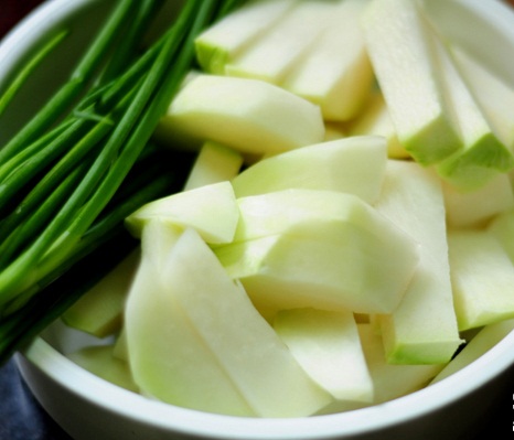 Cách kho cá chép với su hào